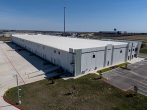 1600 E McCarty Ln, San Marcos, TX à louer Photo de l’immeuble– Image 2 sur 10