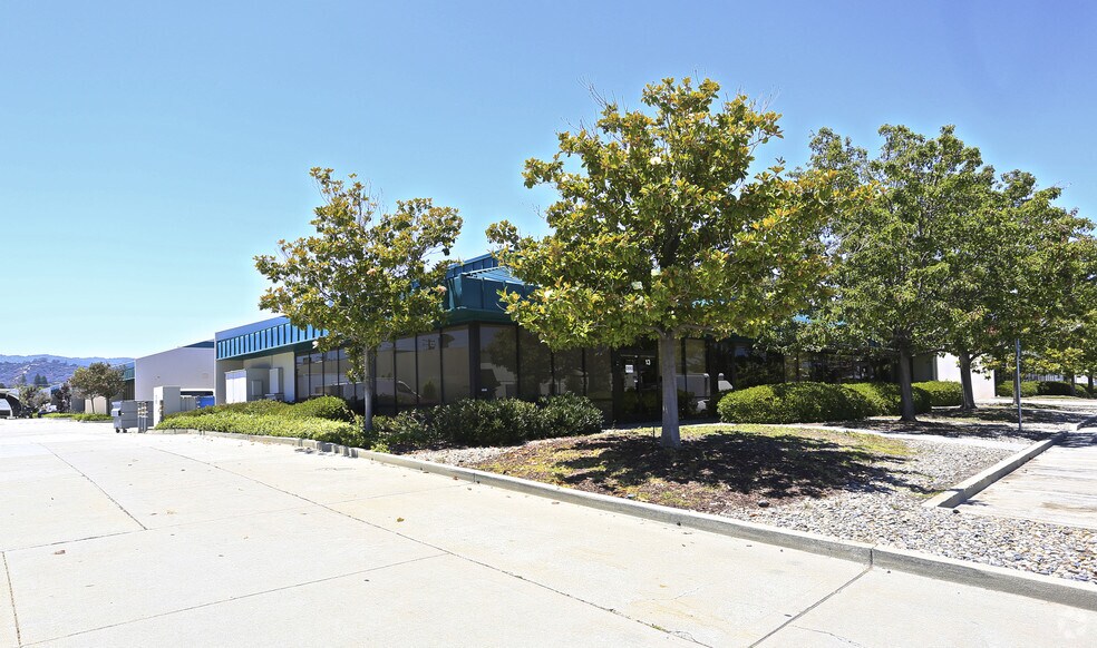 1300 Industrial Road portefeuille de 3 biens à vendre sur LoopNet.fr - Photo de l’immeuble – Image 2 sur 10