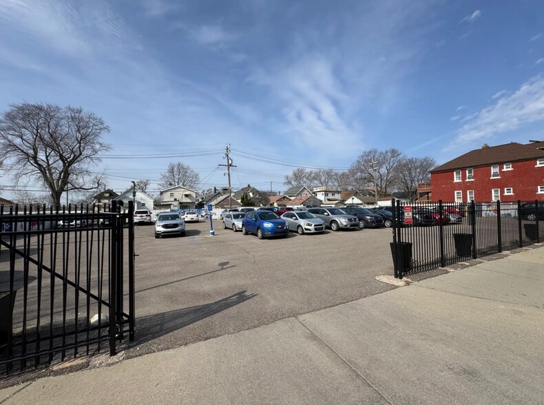 4880 Lawndale St, Detroit, MI à vendre - Photo de l’immeuble – Image 2 sur 11