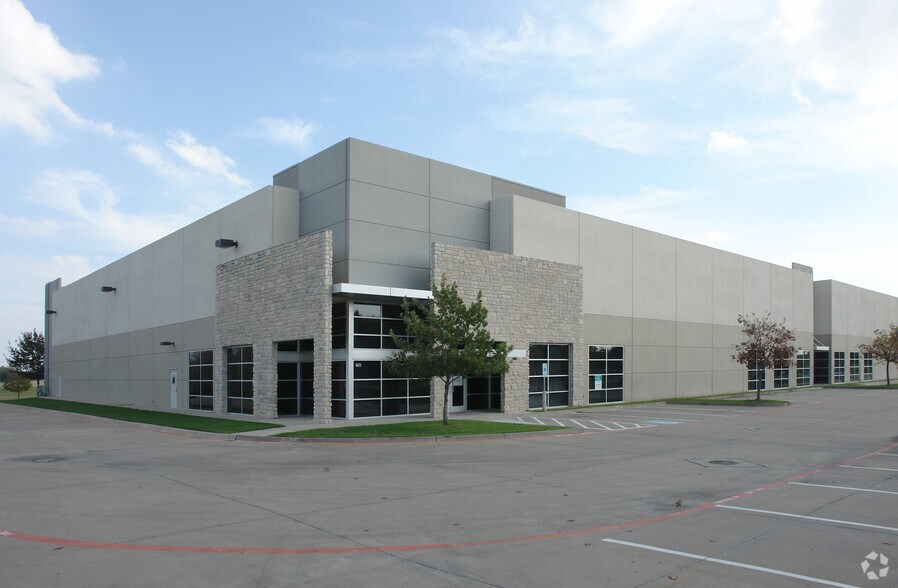 700 Freeport Pky, Coppell, TX à louer - Photo de l’immeuble – Image 2 sur 3