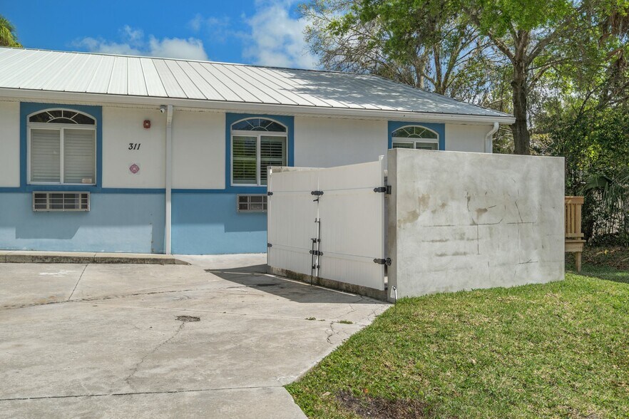311 NE 4th Ave, Crystal River, FL à louer - Photo de l’immeuble – Image 2 sur 161