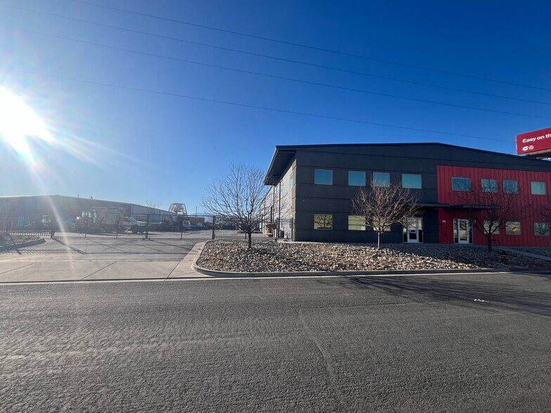 3096 Davis Dr, South Salt Lake, UT à louer - Photo de l’immeuble – Image 3 sur 7