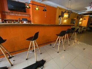 Plus de détails pour Local commercial à louer