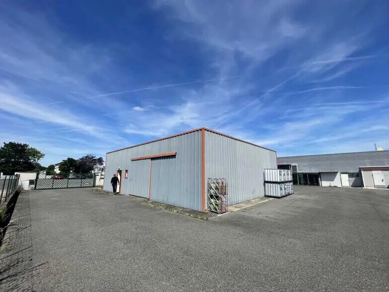 Local d'activités dans Fontenilles à vendre - Photo de l’immeuble – Image 3 sur 10