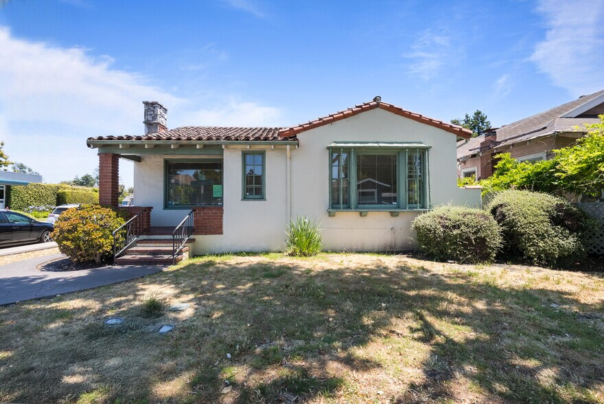 1103 Mission St, Santa Cruz, CA à vendre - Photo de l’immeuble – Image 2 sur 27