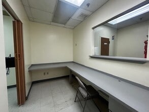 9101 4th Ave, Brooklyn, NY à louer Photo intérieure– Image 2 sur 8