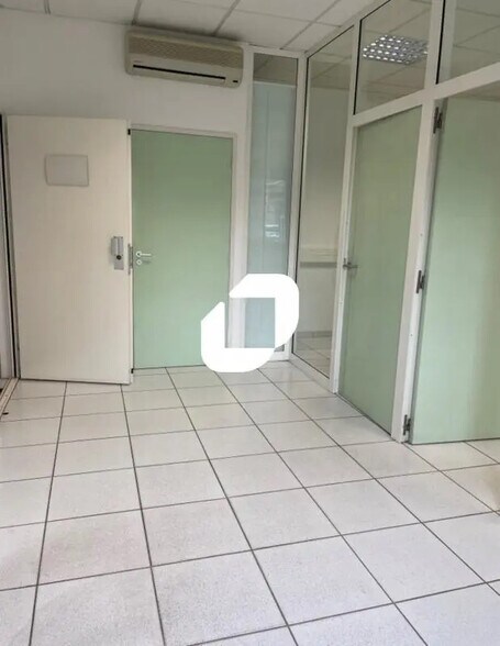 Bureau dans Grenoble à louer - Photo de l’immeuble – Image 2 sur 8