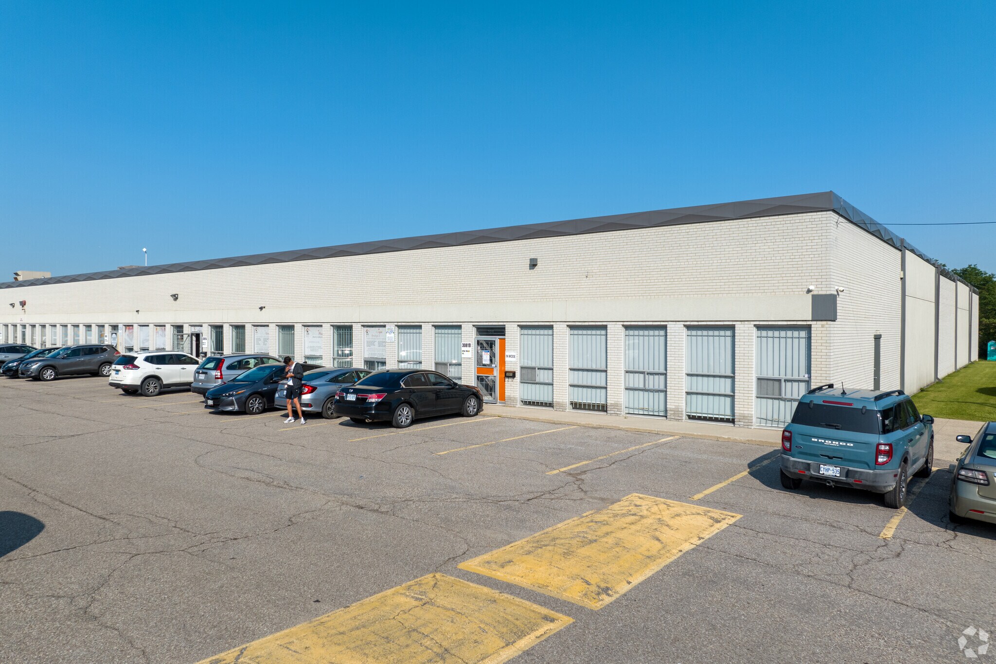 3041-3079 Universal Dr, Mississauga, ON à louer Photo principale– Image 1 sur 6
