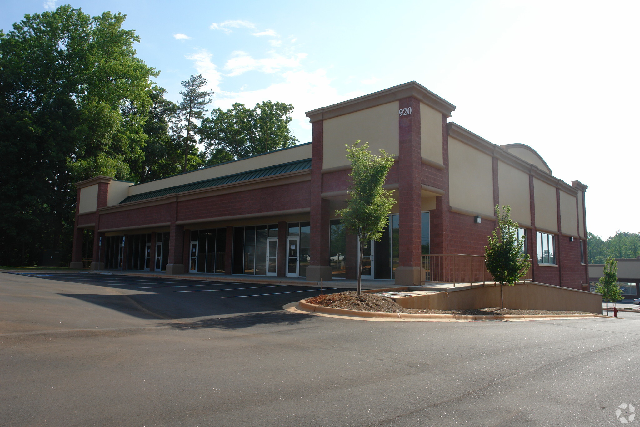 920 Cox Rd, Gastonia, NC à louer Photo principale– Image 1 sur 4