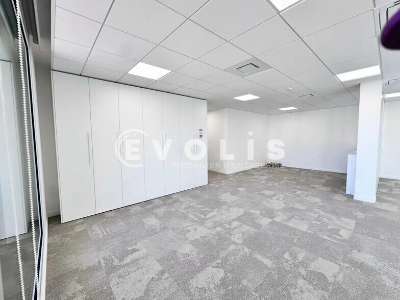 Bureau dans Serris à vendre - Photo de l’immeuble – Image 1 sur 8