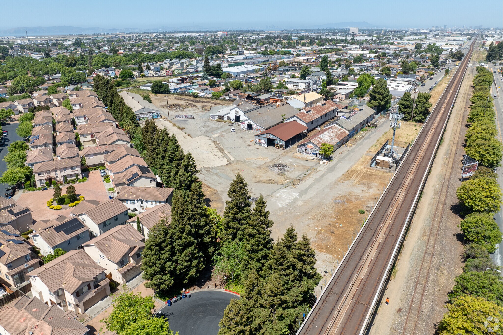 10901 Russet St, Oakland, CA à vendre Photo de l’immeuble– Image 1 sur 22