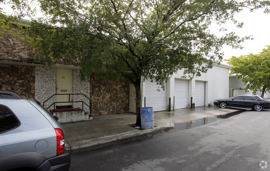 530 17th St, West Palm Beach, FL à louer - Photo de l’immeuble – Image 2 sur 3