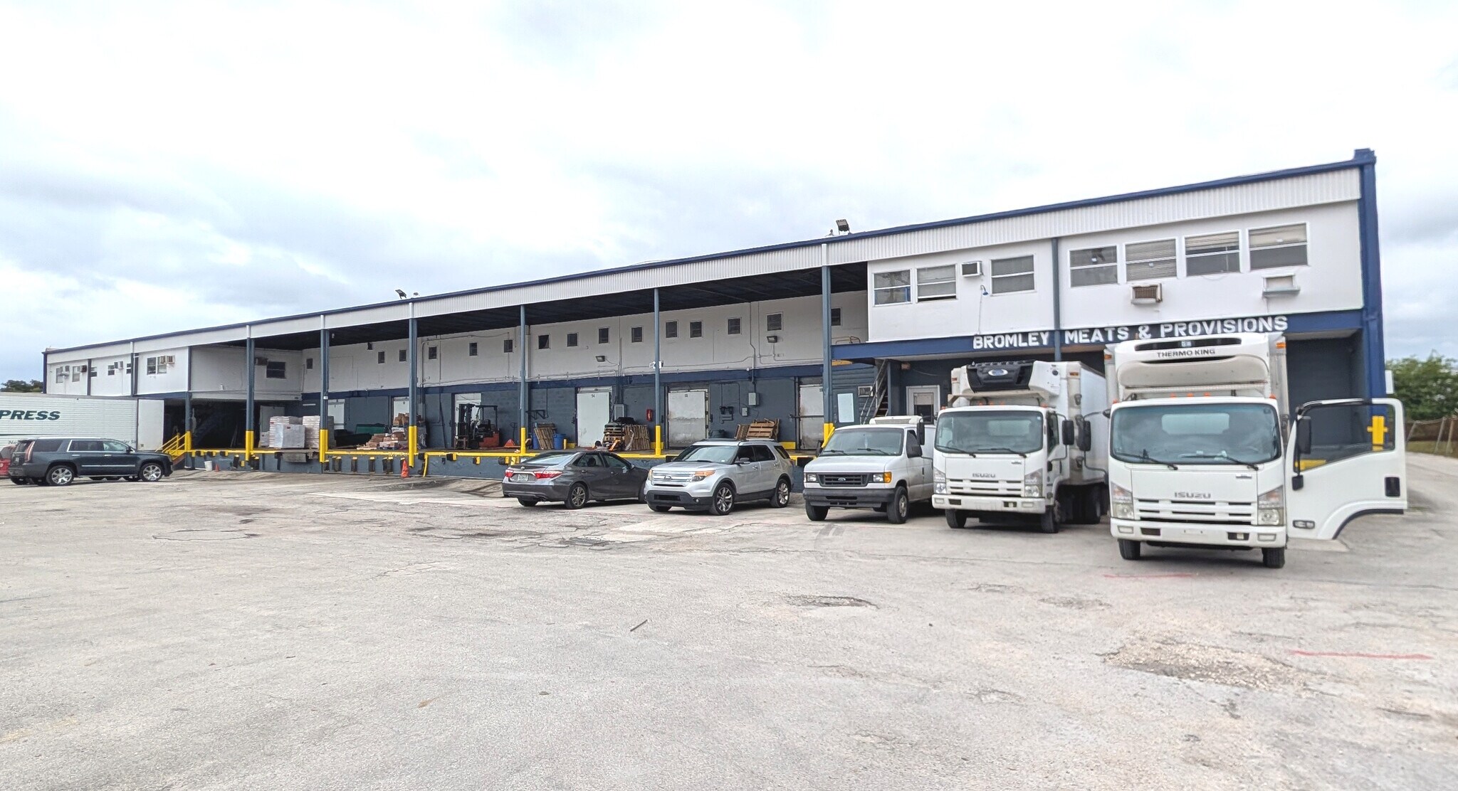 500 NE 185th St, Miami, FL à louer Photo principale– Image 1 sur 7