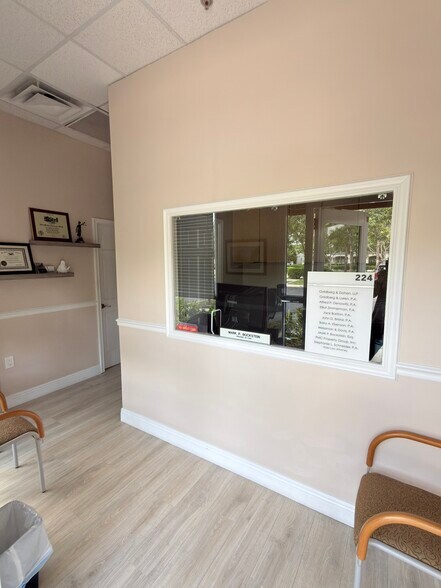 10189 Cleary Blvd, Plantation, FL à louer - Photo de l’immeuble – Image 2 sur 8