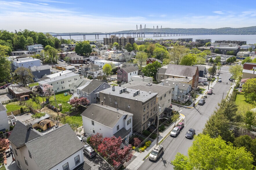 74 Wildey St, Tarrytown, NY à vendre - Photo de l’immeuble – Image 2 sur 7