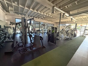 3233-3249 Associated Rd, Fullerton, CA à louer Photo intérieure– Image 2 sur 6