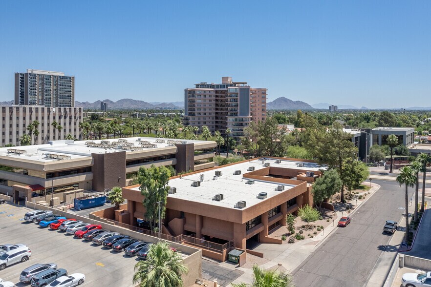 2100 N Central Ave, Phoenix, AZ à louer - Photo de l’immeuble – Image 2 sur 11