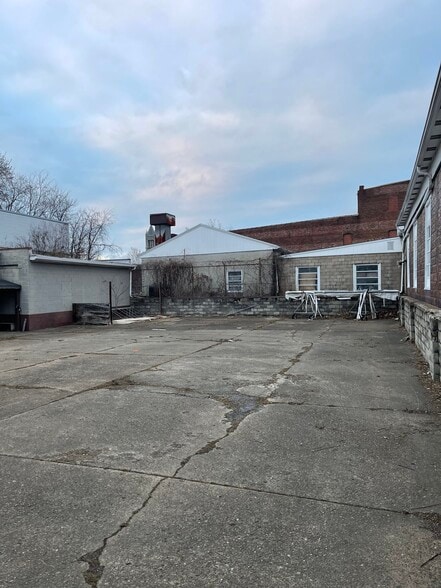 65 E Fayette St, Uniontown, PA à vendre - Photo de l’immeuble – Image 2 sur 71