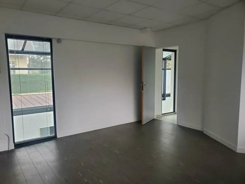 33 Rue Barthélémy Thimonnier, Tassin-la-Demi-Lune à louer - Photo de l’immeuble – Image 3 sur 9