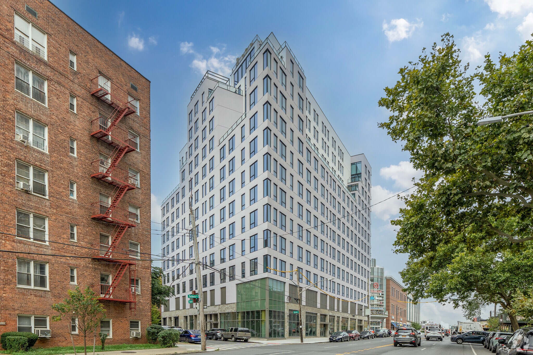 1640 Flatbush Ave, Brooklyn, NY à louer Photo principale– Image 1 sur 8