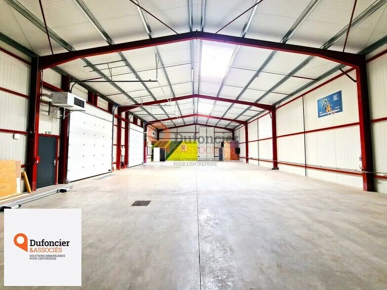 Local d’activités dans Poitiers à louer - Photo de l’immeuble – Image 2 sur 3