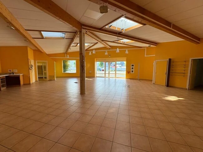 Plus de détails pour Local commercial à vendre