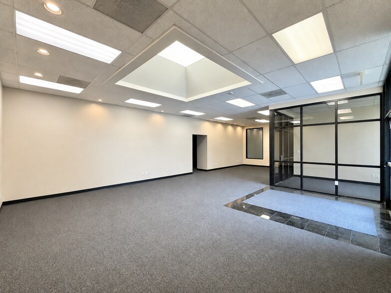 16702-16800 Valley View Ave, La Mirada, CA à louer - Photo de l’immeuble – Image 3 sur 22