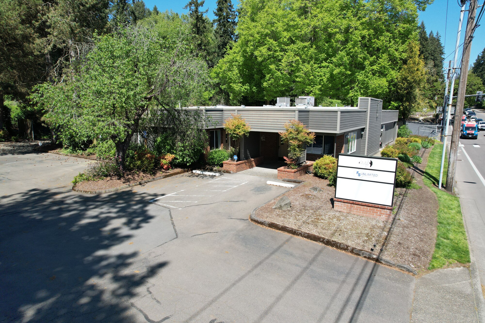 17131 Boones Ferry Rd, Lake Oswego, OR à louer Photo de l’immeuble– Image 1 sur 6