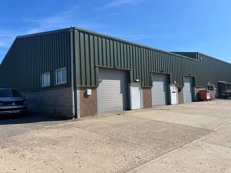 Units 2 & 3 Eastlands Park Farm, Warninglid Ln, Horsham à louer - Photo principale – Image 1 sur 3