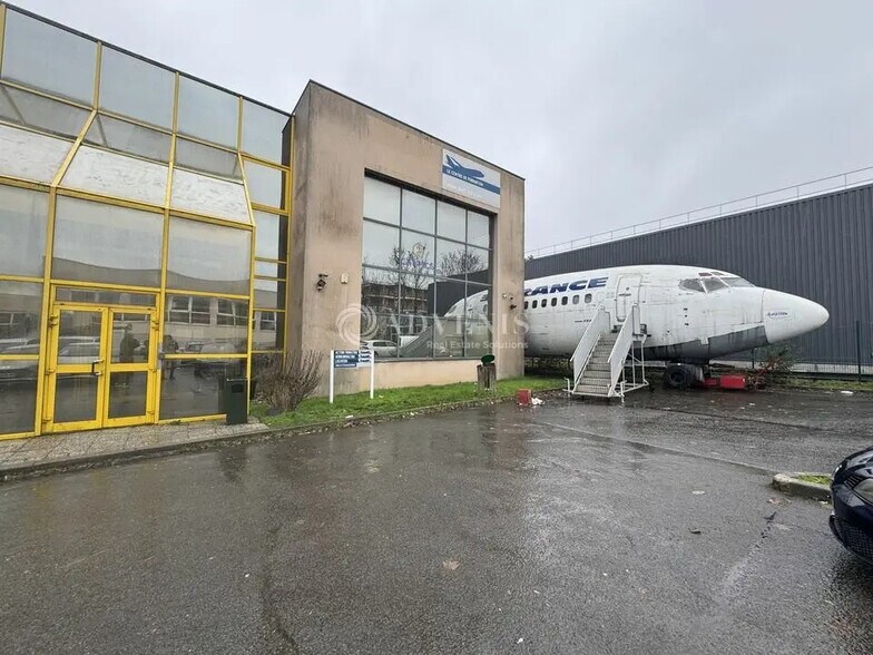 Bureau dans Villepinte à vendre - Photo de l’immeuble – Image 1 sur 12