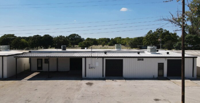 2915 Edith Ln, Haltom City, TX à vendre - Photo principale – Image 1 sur 3