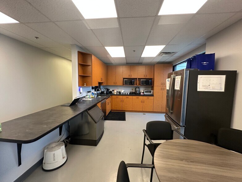 4135 Galley Ct, Earth City, MO à vendre - Photo de l’immeuble – Image 2 sur 6