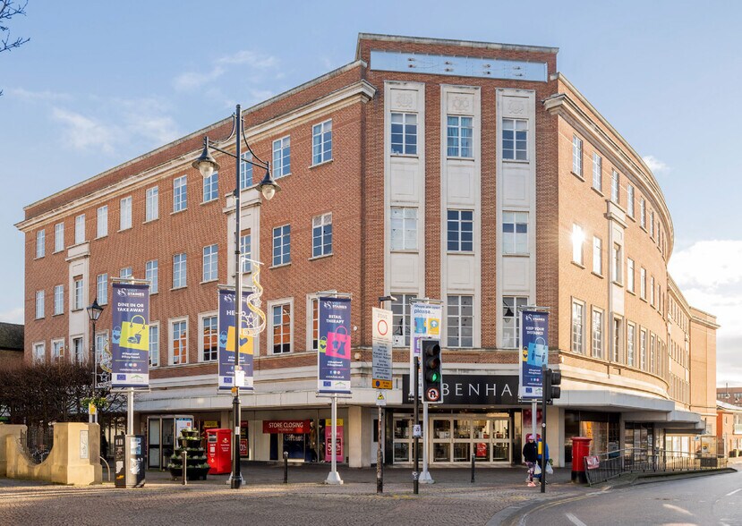 37-45 High St, Staines à vendre - Photo principale – Image 1 sur 9