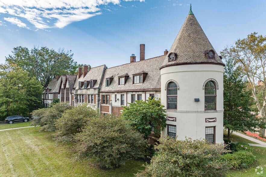 2825 S Moreland Blvd, Cleveland, OH à vendre - Photo principale – Image 1 sur 10