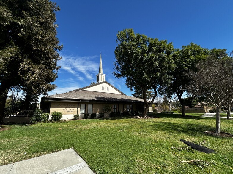 18425 Ingomar st, Reseda, CA à vendre - Photo de l’immeuble – Image 2 sur 22