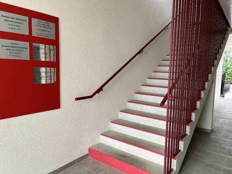 Local d’activités dans Morlaàs à louer - Photo de l’immeuble – Image 3 sur 6