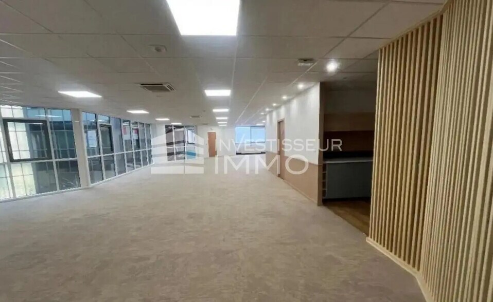 Bureau dans Torcy à louer - Photo intérieure – Image 2 sur 4