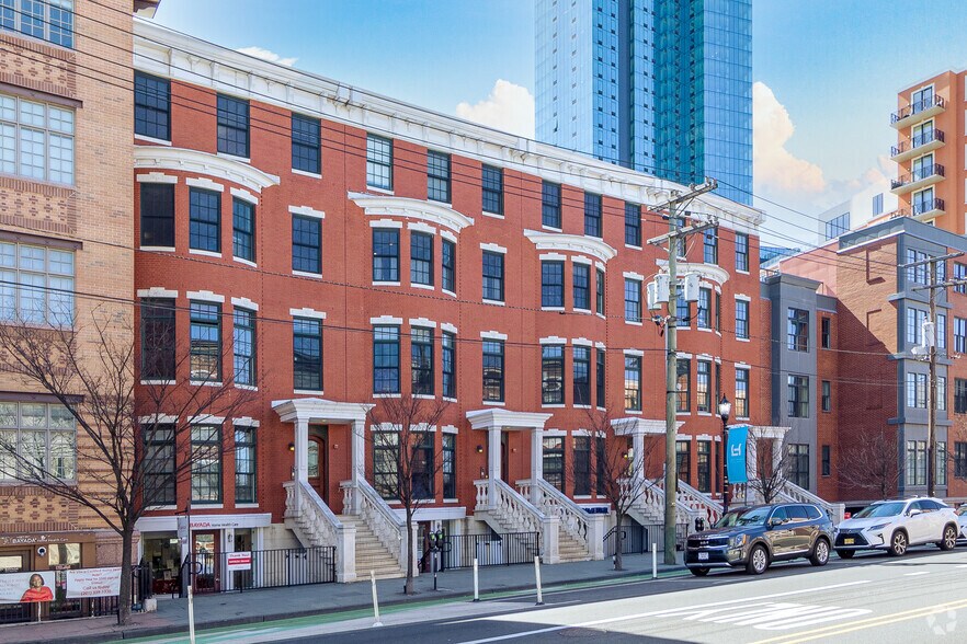 299-307 Grand St, Jersey City, NJ à louer - Photo de l’immeuble – Image 1 sur 11