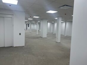 6973 Grand Ave, Maspeth, NY à louer Photo intérieure– Image 2 sur 2