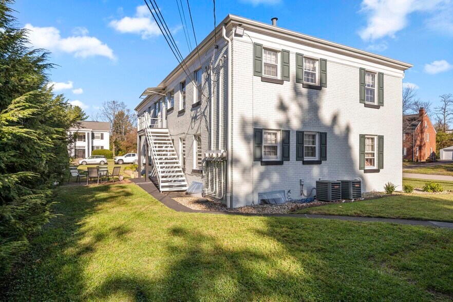 1802 Carolyn Dr, Lexington, KY à vendre - Photo de l’immeuble – Image 2 sur 13