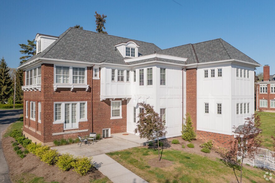 2300 East Ave, Brighton, NY à louer - Photo de l’immeuble – Image 3 sur 9