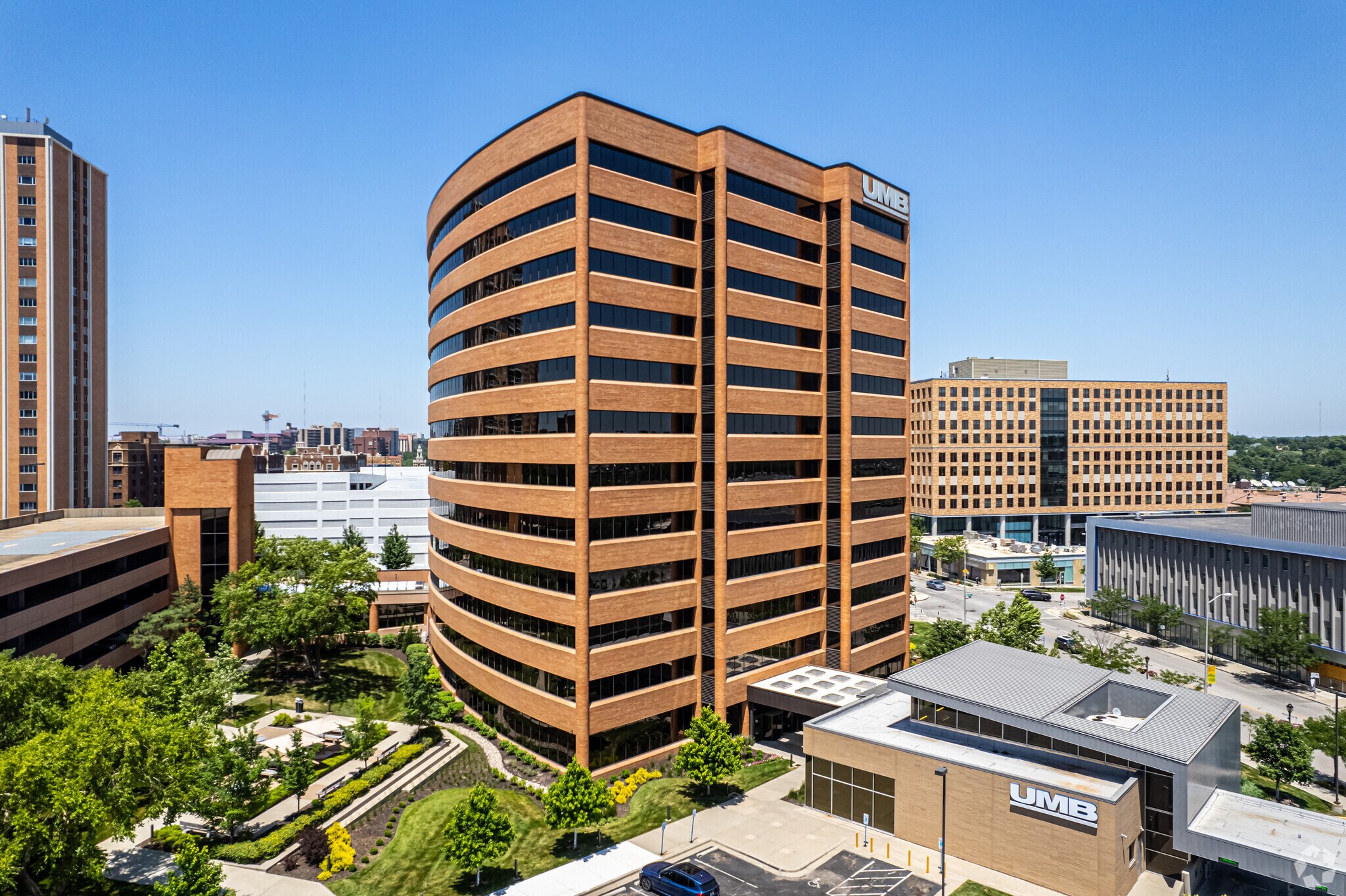 4900 Main St, Kansas City, MO à louer Photo principale– Image 1 sur 34