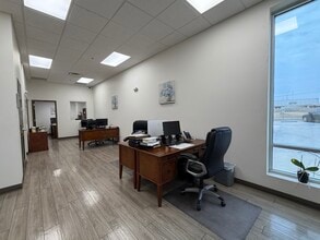 13502 N Unitec Dr, Laredo, TX à louer Photo intérieure– Image 2 sur 5