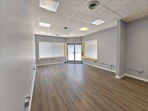 4519-4523 N Milwaukee Ave, Chicago, IL à louer Photo intérieure– Image 1 sur 15