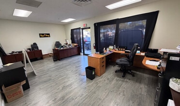 11220 Metro Pkwy, Fort Myers, FL à louer Photo intérieure– Image 2 sur 5