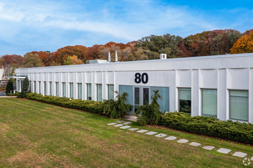 80 Crossways Park Dr, Woodbury, NY à louer - Photo principale – Image 2 sur 15