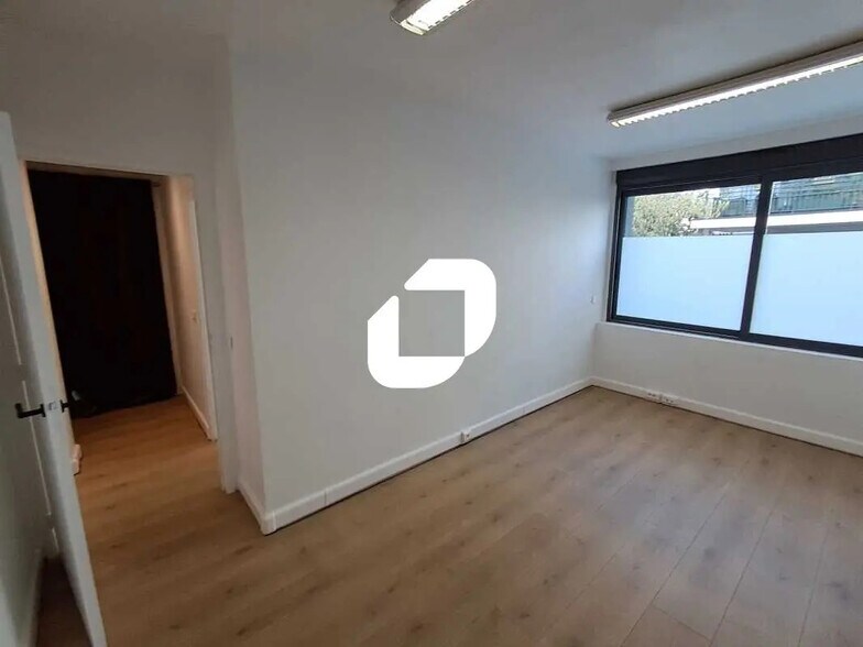Bureau dans La Garenne-Colombes à louer - Photo de l’immeuble – Image 3 sur 9