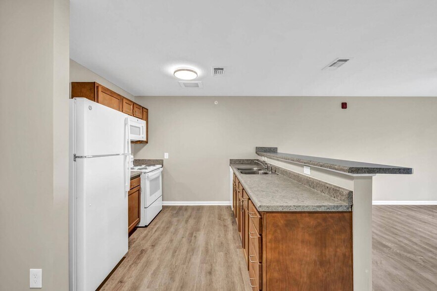 6500 Powers Blvd, Parma, OH à louer - Photo de l’immeuble – Image 3 sur 40