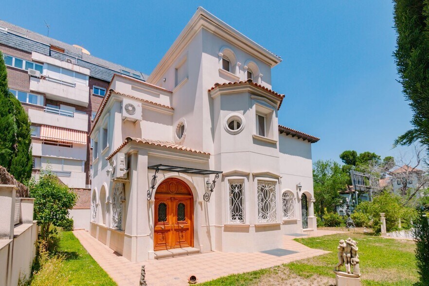 Terrain dans Madrid, Madrid à vendre - Photo de l’immeuble – Image 3 sur 9