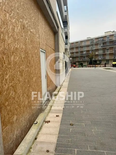 Local commercial dans SAINT-HILAIRE à louer Photo de l’immeuble– Image 1 sur 6